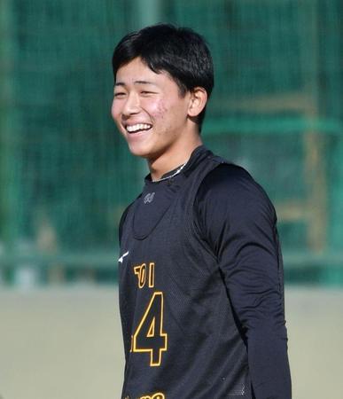 　笑顔を見せる戸井（撮影・中田匡峻）