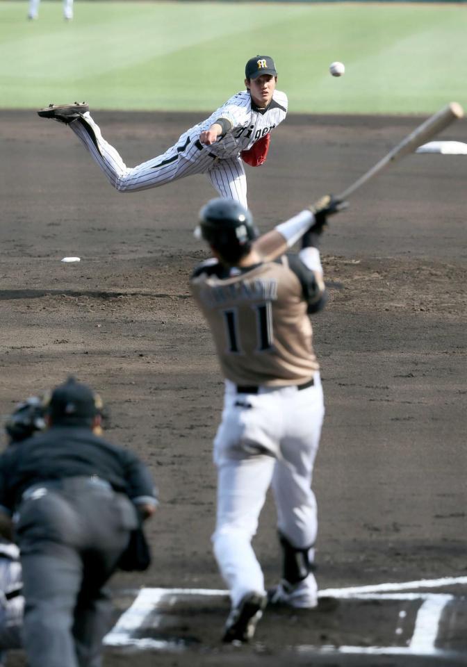 　交流戦で対戦した藤浪と大谷＝２０１３年５月２６日、甲子園