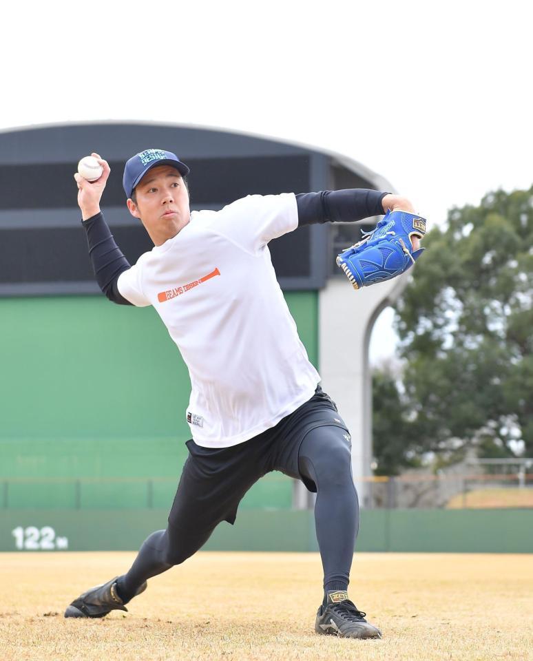 　自主トレを公開した青柳（撮影・伊藤笙子）