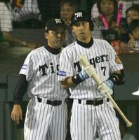 　今岡コーチの現役時代から続く岡田監督との師弟関係＝０５年６月