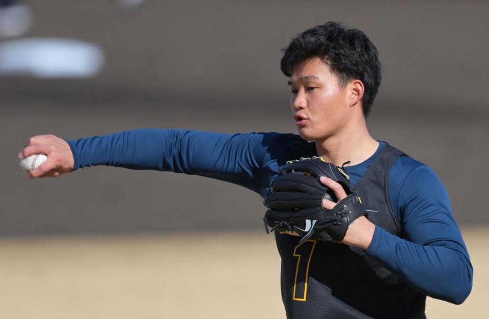 　キャッチボールをする森下（撮影・立川洋一郎）