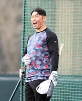 　「打撃練習終了でーす」と声を出す原口（撮影・山口登）