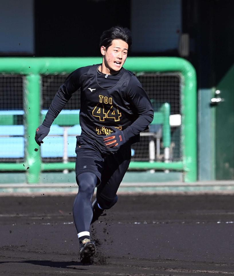 　寒空の中、練習に励む戸井