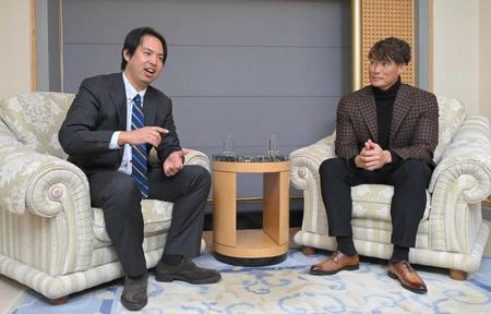 　対談する井川慶氏（左）と糸井嘉男氏（撮影・高部洋祐）