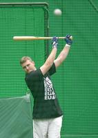 　打撃練習するノイジー（撮影・北村雅宏）