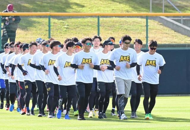阪神1軍キャンプメンバーの一部が沖縄で先乗り自主トレ 侍選出の湯浅