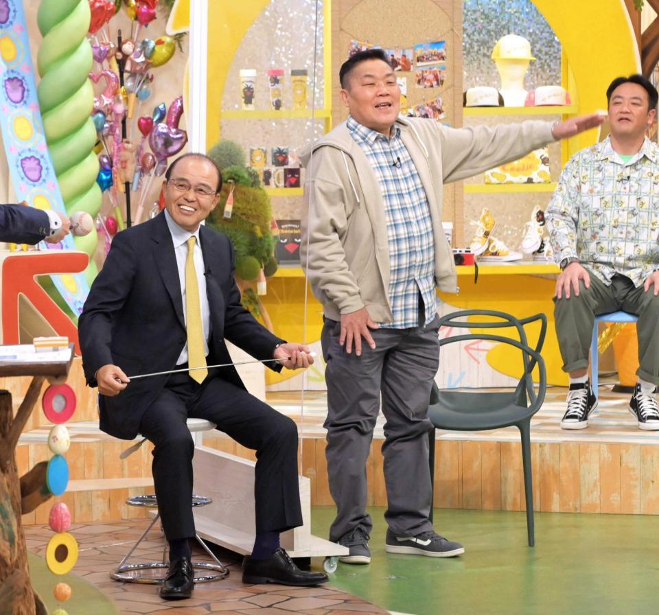 　ＭＢＳ「せやねん」に生出演しコーナーを盛り上げる（左から）岡田監督、トミーズ雅、たむらけんじ（撮影・立川洋一郎）