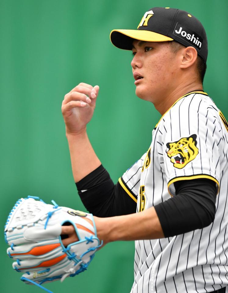 　ブルペンで投げ込んだ西純（撮影・中田匡峻）