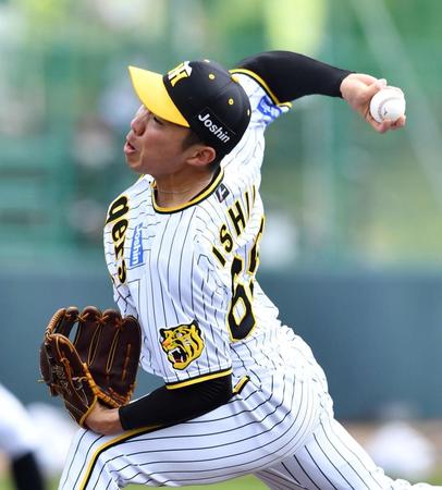 　投球する石井（撮影・中田匡峻）