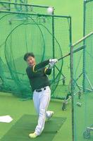 　打撃練習する森下（撮影・北村雅宏）