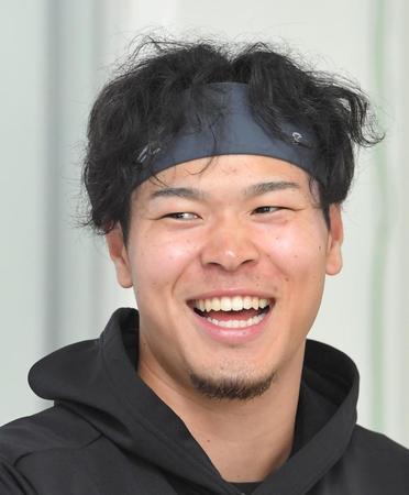 　糸井氏と対談する佐藤輝（撮影・高部洋祐）