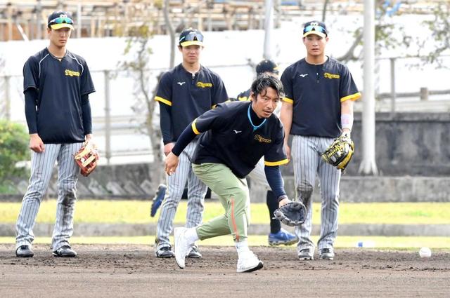 阪神“鳥谷塾”開講　名手の“鳥セツ”初日から熱血指導９０分　６２７本のノックの嵐