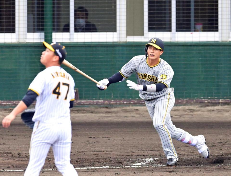 　桐敷から先制２ランを放つ木浪