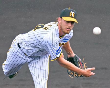 ランチ特打で登板し力投するＢ・ケラー（撮影・立川洋一郎）