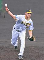 ランチ特打で登板し力投するＢ・ケラー（撮影・立川洋一郎）