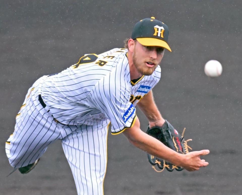 ランチ特打で登板し力投するＢ・ケラー（撮影・立川洋一郎）