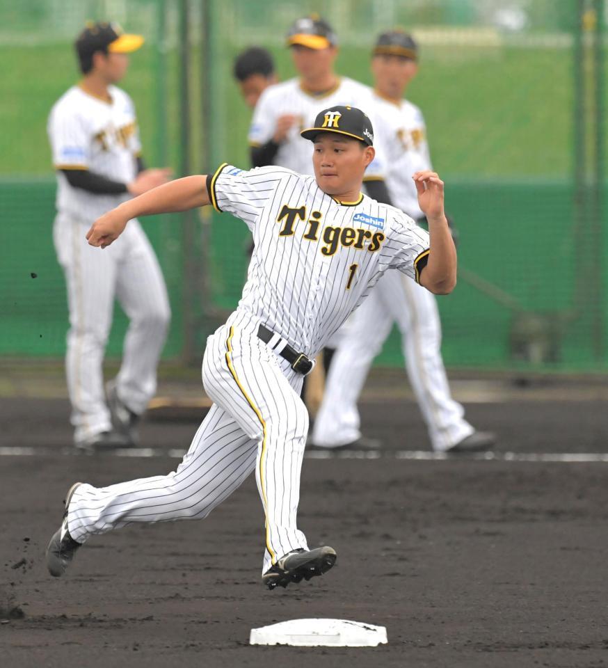 ベースランニングで激走する森下（撮影・北村雅宏）