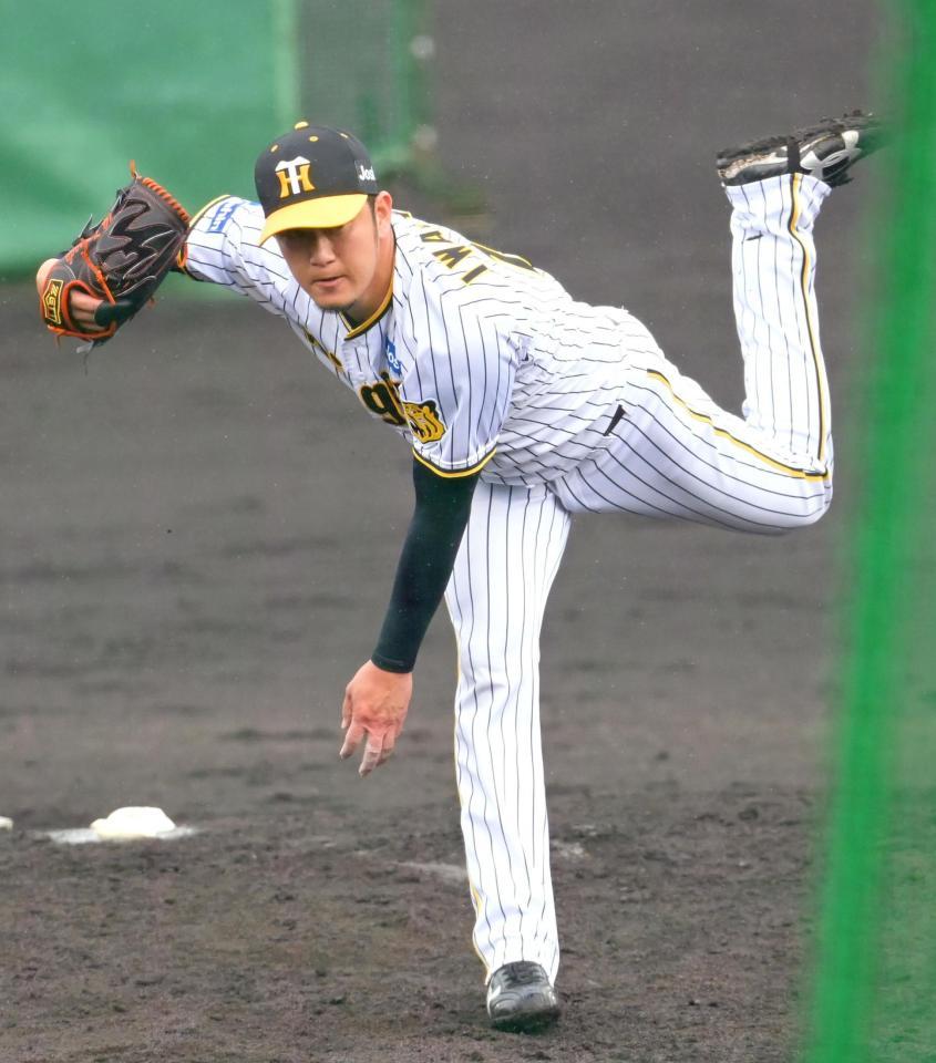 ランチ特打で登板し力投する岩貞（撮影・立川洋一郎）