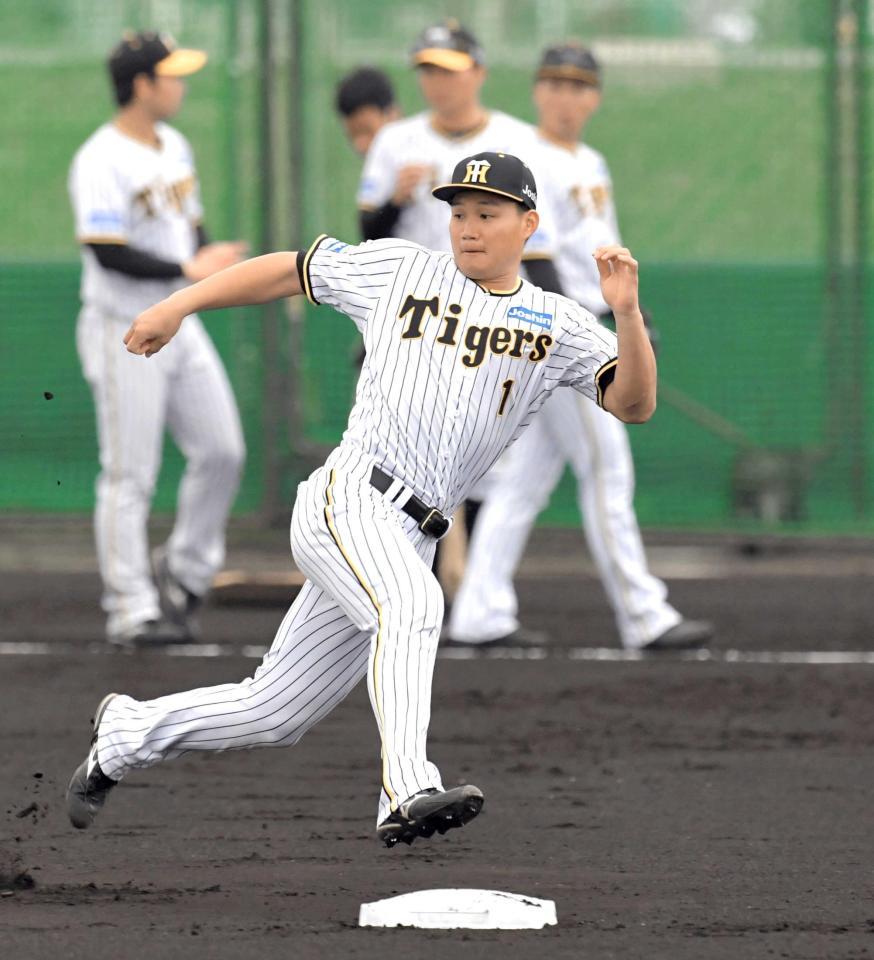 　ベースランニングで激走する森下（撮影・北村雅宏）