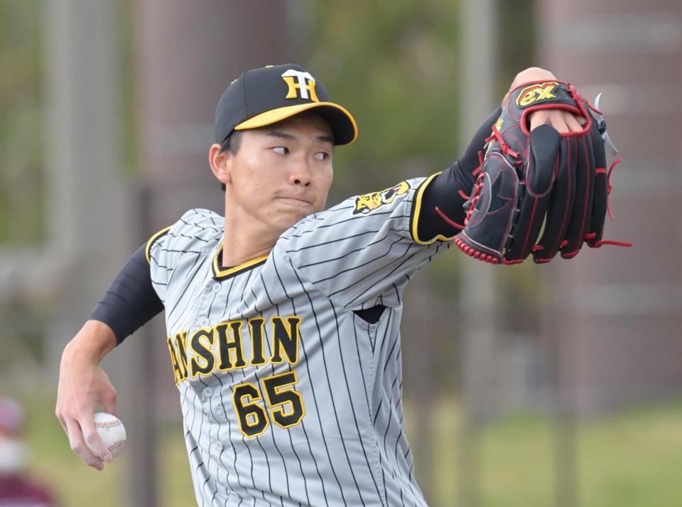 　４回裏に登板し、１イニングを無失点に抑えた湯浅（撮影・立川洋一郎）