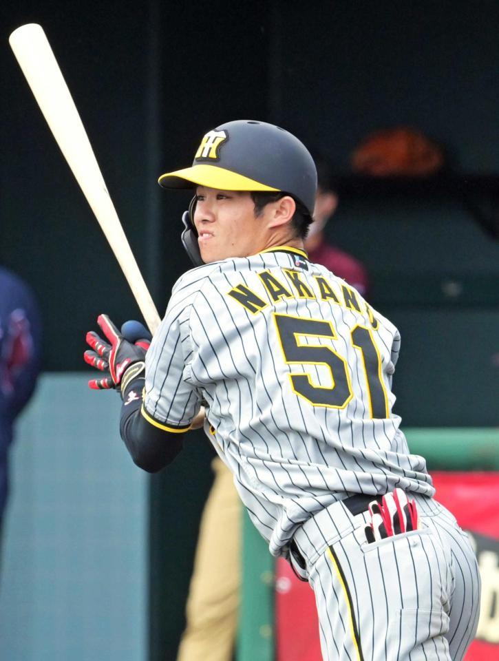 　２回、左前打を放つ中野（撮影・立川洋一郎）