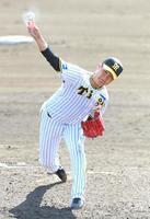 　６回から登板し力投する西純（撮影・立川洋一郎）