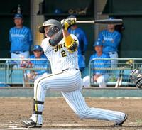 　３回、左前打を放つ梅野