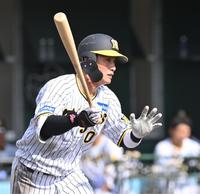 　７回、右越えに３安打目となる二塁打を放つ木浪（撮影・西岡正）