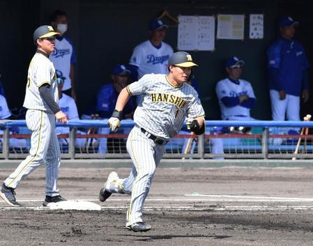 　２回、同点適時二塁打を放った森下（撮影・中田匡峻）