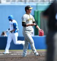 　３回、木村（後方）に中越えソロを打たれた西純（撮影・開出牧）