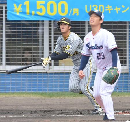 　１回、小川（右）から先制２ランを放つ（撮影・高部洋祐）