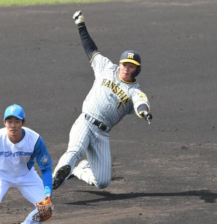 　２回、左前打を放ち、今川の守備がもたつく間に二塁を陥れる森下（撮影・高部洋祐）