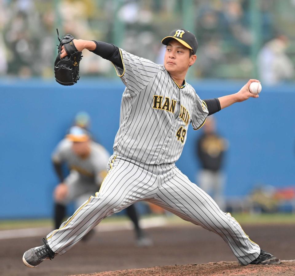 　６回に登板し力投する大竹（撮影・西岡正）