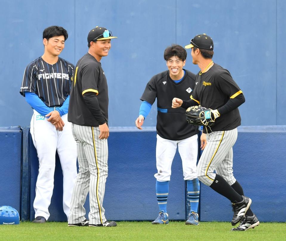 　五十幡（右から２人目）にあいさつをした森下（同３人目）。左端は清宮（撮影・中田匡峻）