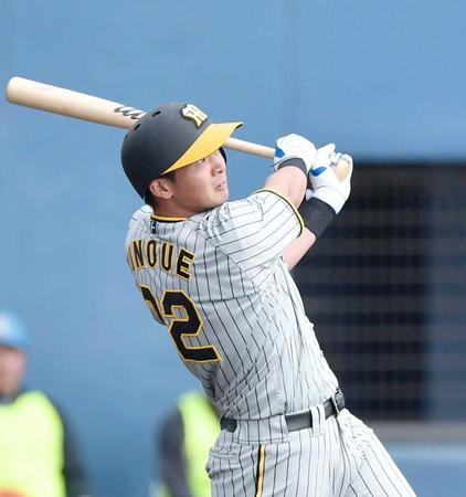 　５回、中越えソロを放つ井上