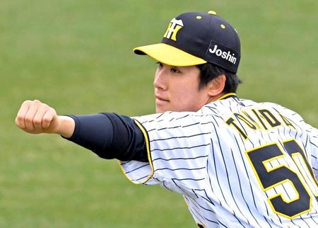 　キャッチボールをして調整する富田（撮影・立川洋一郎）