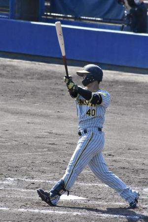 　３回、左前にこの日初安打を放った井坪