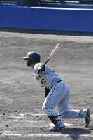 　３回、左前にこの日初安打を放った井坪