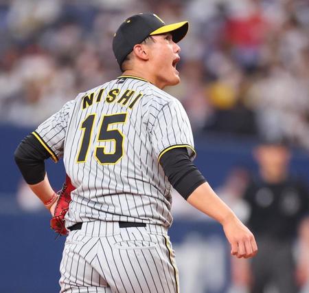 　７回、村上を三振に仕留めほえる西純（撮影・吉澤敬太）