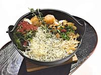 　「甲子園　キッチンカー祭」に出品される「兆究」釜揚けシラス丼