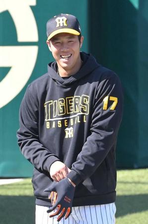 　笑顔を見せる青柳（撮影・高部洋祐）