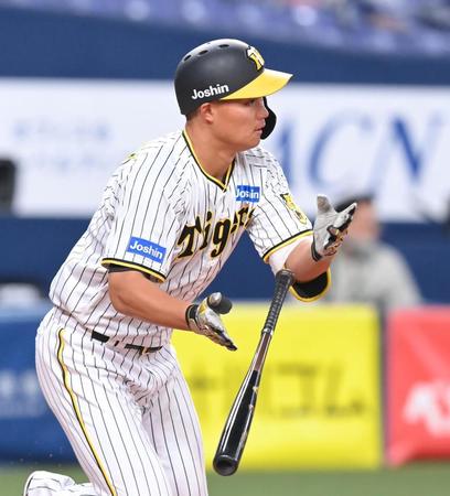 　３回、二塁打を放つ森下（撮影・高部洋祐）