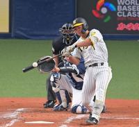 　３回、二塁打を放つ森下（撮影・立川洋一郎）