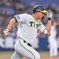 　３回、二塁打を放ち駆け出す森下（撮影・高部洋祐）