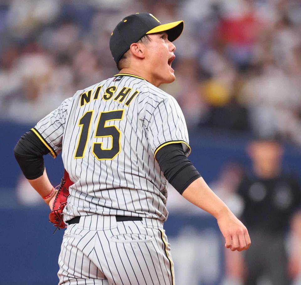 　７回、村上を三振に仕留めほえる西純（撮影・吉澤敬太）