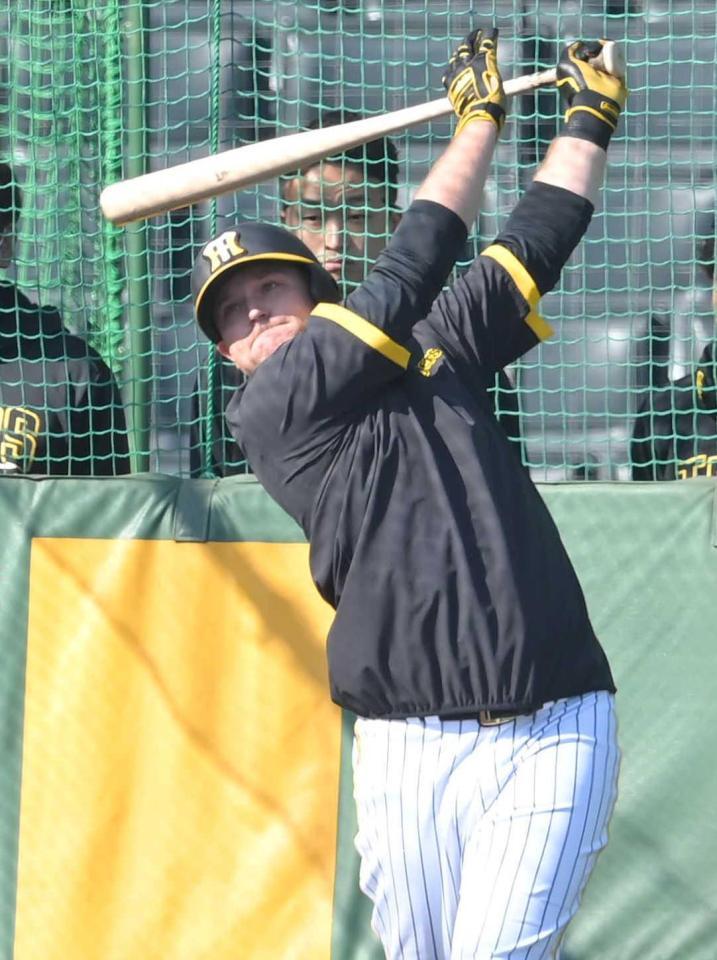 　屋外でのフリー打撃で快音を響かせるノイジー