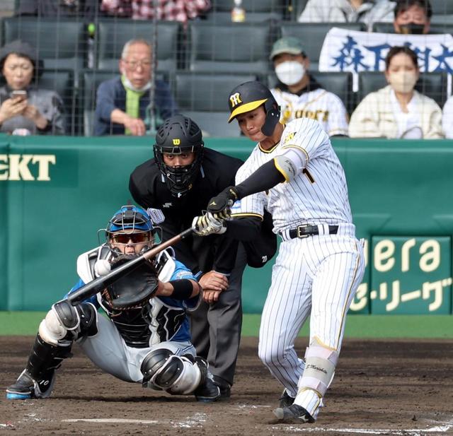 阪神・森下 甲子園で“プロ１号” 日本ハムの内野５人、外野２人のシフト