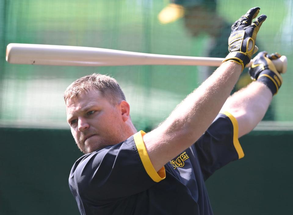 　試合前、打撃練習に励むノイジー（撮影・高部洋祐）