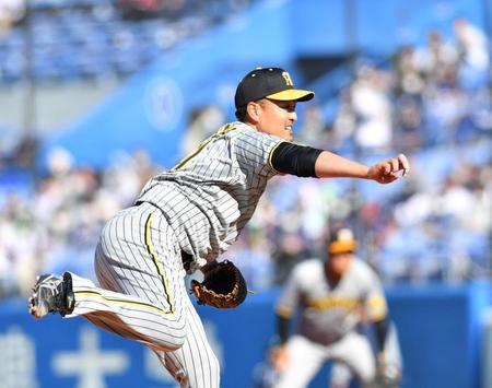 　６回から２番手で登板した秋山（撮影・中田匡峻）