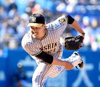 　力投する秋山（撮影・金田祐二）